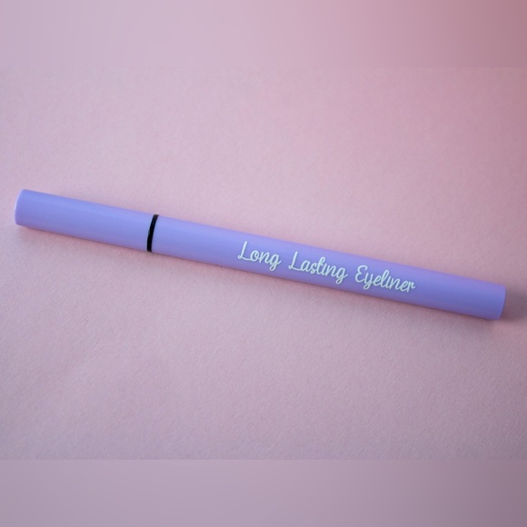 Long Lasting Eyeliner - Picture 2 of 3